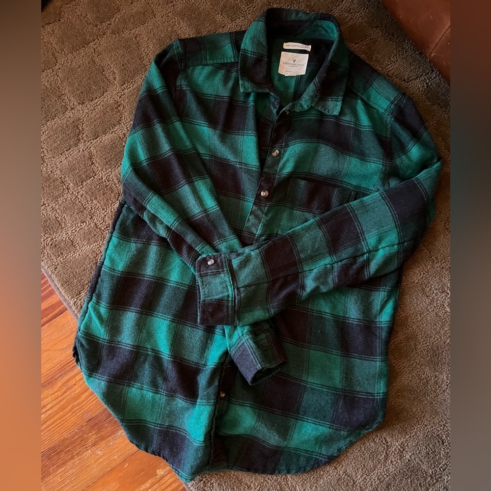 American Eagle women’s flannel